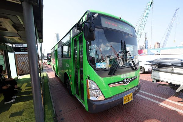 ▲ 서울 강남구 영동대로 일대에 마을버스가 운행하고 있다. 사진=뉴시스