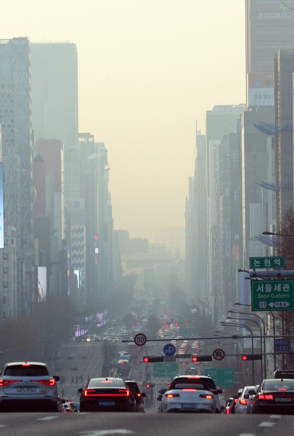 ▲ 서울 강남 도심이 뿌옇게 보이고 있다. 사진=뉴시스