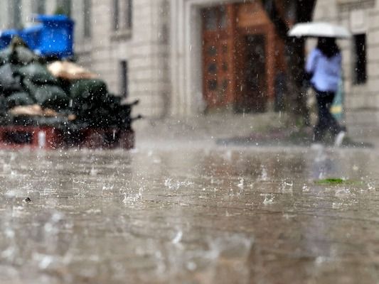▲ 서울 중구 서울시청 앞에 강한 비가 쏟아지고 있다. 사진=뉴시스