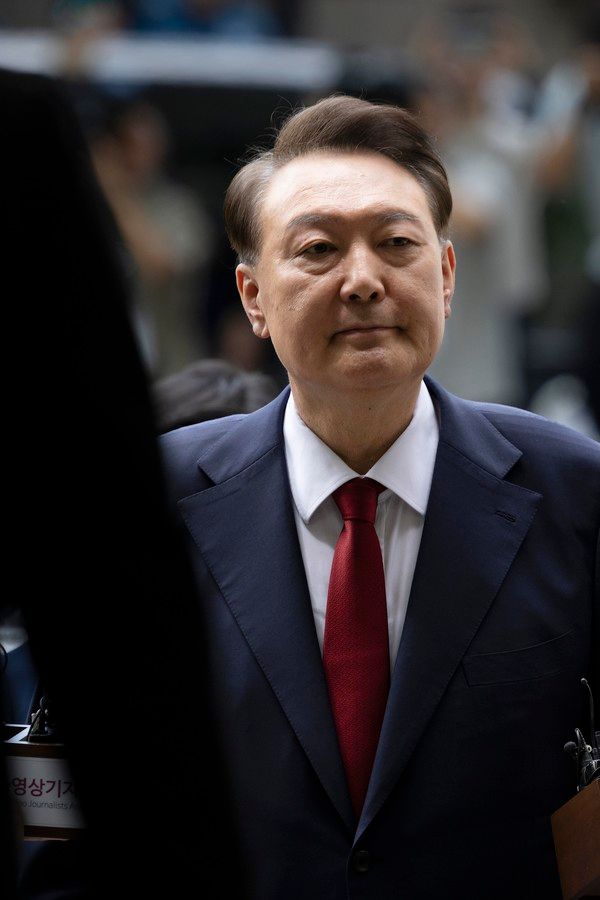 ▲ 윤석열 전 대통령이 9일 서울 서초구 서울중앙지방법원에서 열린 구속 전 피의자심문(영장실질심사)을 받기 위해 출석하고 있다. 사진=뉴시스