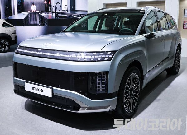 ▲ 4일 서울 삼성동 코엑스에서 열린 ‘EV 트렌드 코리아’ 전시회에 마련된 현대 부스에 IONIQ9가 전시되어 있다. 사진=투데이코리아