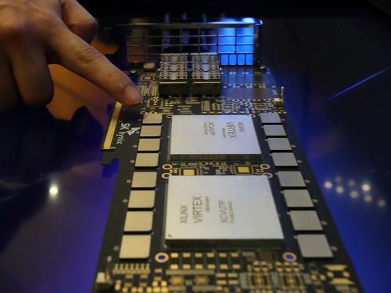 ▲ 지난해 10월 23일 서울 강남구 코엑스에서 열린 제26회 반도체대전(SEDEX 2024)에서 관람객들이 부스를 둘러보고 있다. 사진=뉴시스