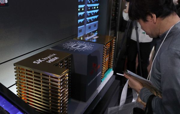 ▲ 서울 강남구 코엑스에서 열린 월드IT쇼에서 관람객들이 부스를 둘러보고 있다. 사진=뉴시스