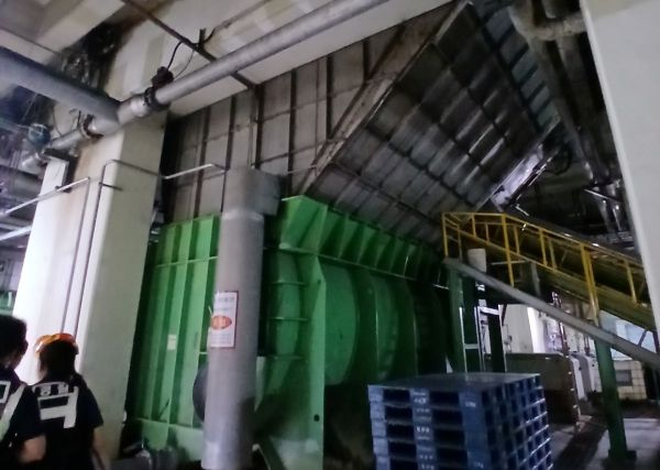 ▲ 대전 대덕구 제지공장에서 작업 중이던 근로자가 기계 안으로 추락해 숨진 채 발견됐다. 근로자가 사망한 제조공장 모습. 사진=대전소방본부