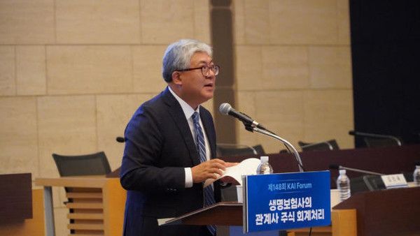 ▲ 이한상 한국회계기준원장이 16일 서울 대한상공회의소에서 열린 '생명보험사의 관계사 주식 회계처리' 포럼에서 발언하고 있다. 사진 제공=회계기준원