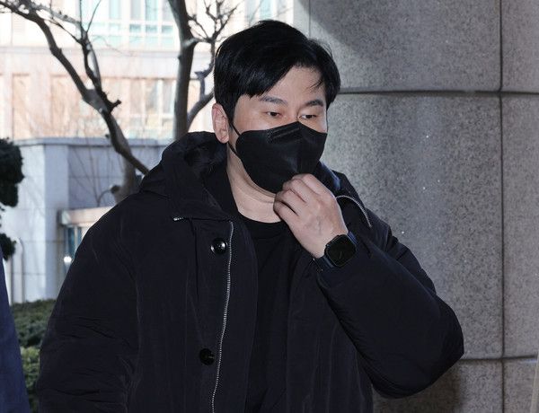 ▲ 해외에서 명품 시계를 선물 받고 세관에 신고하지 않은 혐의로 재판에 넘겨진 양현석 YG엔터테인먼트 총괄 프로듀서가가 10일 서울서부지법에서 열린 특정범죄가중처벌등에관한법률위반(관세) 혐의 2차 공판기일에 출석하고 있다. 2025.01.10. 사진=뉴시스