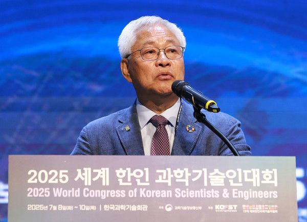 ▲ 이태식 한국과학기술단체총연합회 회장이 지난 9일 오전 서울 강남구 한국과학기술회관에서 열린 2025 세계 한인 과학기술인대회 개회식에 참석해 인사말을 하고 있다. 사진=뉴시스