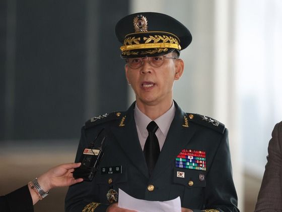 ▲ 김용대 드론작전사령관이 17일 서울 서초구 서울고등법원에 마련된 조은석 내란 특검 사무실에 피의자 신분으로 출석, 입장을 밝히고 있다. 사진=뉴시스