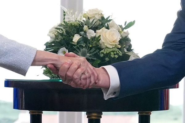 ▲ 도널드 트럼프 대통령과 우르술라 폰 데어 라이엔 유럽연합(EU) 집행위원장이 27일(현지시간) 스코틀랜드 턴베리의 트럼프 턴베리 골프장에서 무역 협정을 체결한 후 악수하고 있다. 사진=뉴시스