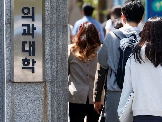 ▲ 의대생들의 수업 거부로 인한 대규모 유급 처리 시한일인 30일 서울 시내 한 의과대학 모습. 2025.04.29. 사진=뉴시스