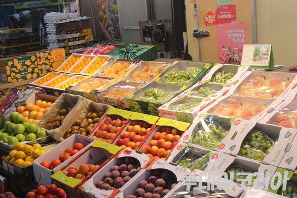 ▲ 8일 서울시 송파구에 위치한 가락시장에 과일들이 진열돼 있다. 사진=투데이코리아