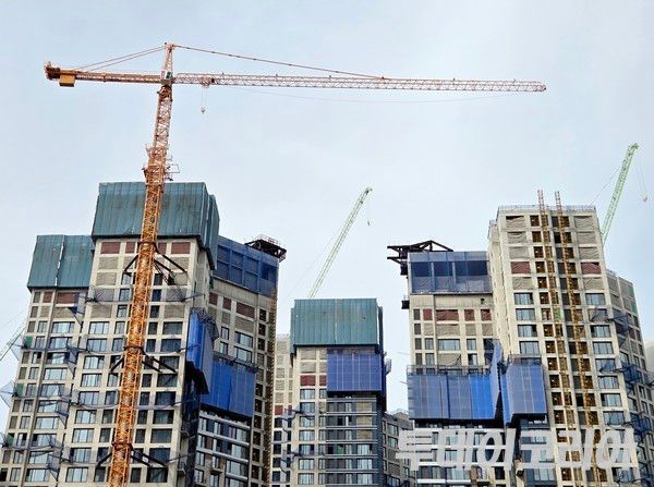 ▲ 서울 시내 아파트 공사 현장. 사진=투데이코리아