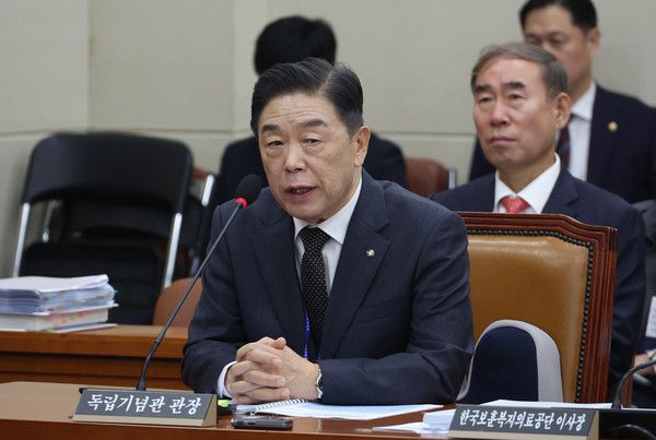 ▲ 김형석 독립기념관장이 지난해 10월 22일 서울 여의도 국회에서 열린 정무위원회의 국가보훈부 등 국정감사에서 의원 질의에 답하고 있다. 사진=뉴시스