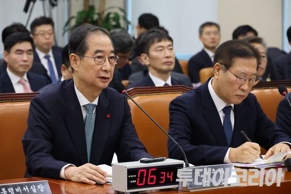 ▲ 한덕수 전 국무총리가 지난 1월 15일 국회 ‘윤석열 정부의 비상계엄 선포를 통한 내란 혐의 진상규명 국정조사’ 특별위원회에서 의원 질의에 답변하고 있다. 사진=이기봉 기자