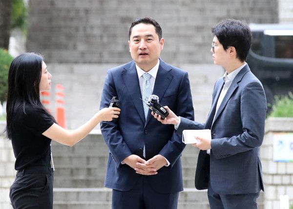 ▲ 전 가로세로연구소 운영진 강용석 변호사가 20일 오전 서울 서초구 서울중앙지방법원에서 열린 조민 포르쉐 의혹 제기, 정보통신망법상 명예훼손 혐의 1심 선고 공판에 출석하고 있다. 2023.06.20. 사진=뉴시스