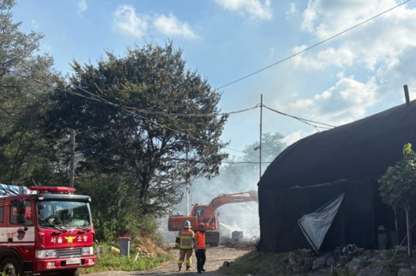 ▲ 소방 당국에 따르면 22일 오후 2시13분께 서울 강남구 세곡동 인근 화훼 단지의 비닐하우스에서 불이 났다는 신고가 접수됐다. 사진=뉴시스