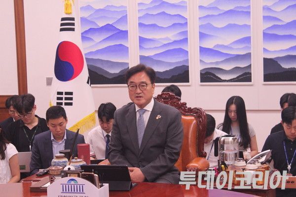 ▲ 우원식 국회의장이 지난 6월 24일 서울 여의도 국회에서 열린 여야 원내대표 회동에 참석했다. 사진=투데이코리아