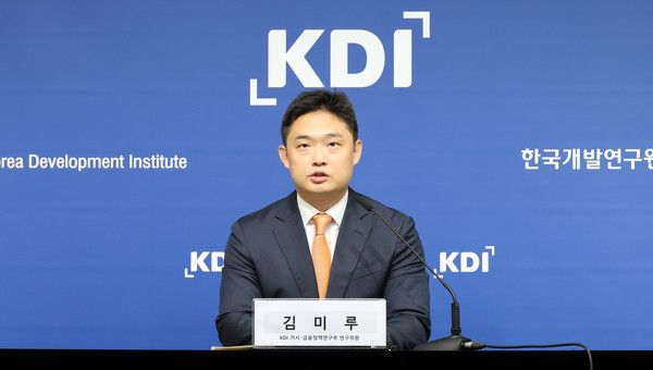 ▲ 김미루 한국개발연구원(KDI) 거시·금융정책연구부 연구위원이 5일 세종시 정부세종청사에서 ‘인구구조 변화가 가계부채에 미치는 영향’에 대해 발표하고 있다. 사진=뉴시스