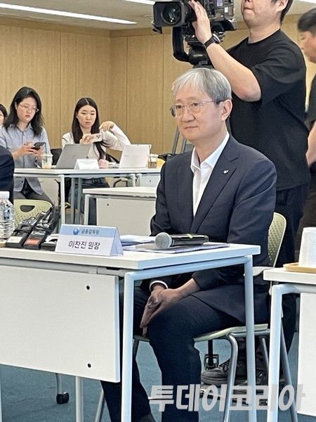 ▲ 지난 11일 서울 역삼동 네이버스퀘어에서 진행된 ‘빅테크 기업 CEO 간담회’에서 이찬진 금감원장이 모두발언을 준비하고 있다. 사진=투데이코리아