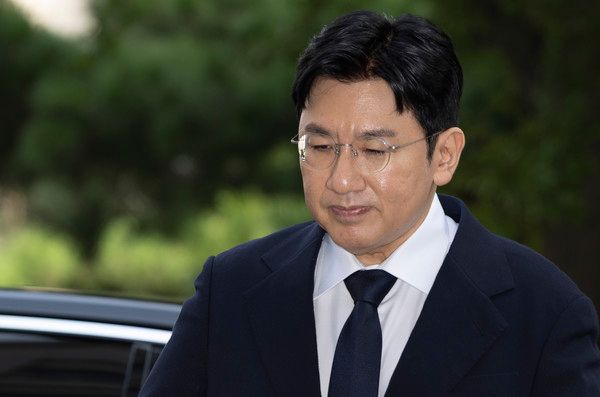 ▲ 방시혁 하이브 의장이 15일 오전 서울 마포구 서울경찰청 광역수사단 금융범죄수사대에서 조사를 받기 위해 출석하고 있다. 사진=뉴시스