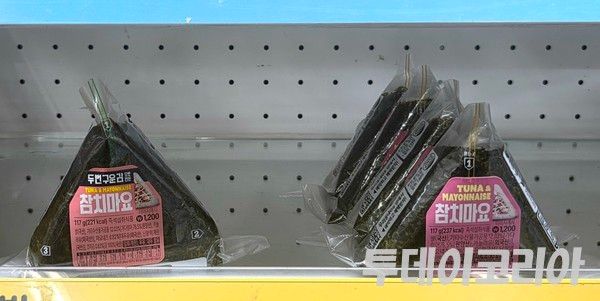 ▲ 15일 서울 시내 한 GS25 편의점에 삼각김밥이 진열되어 있다. 사진=투데이코리아