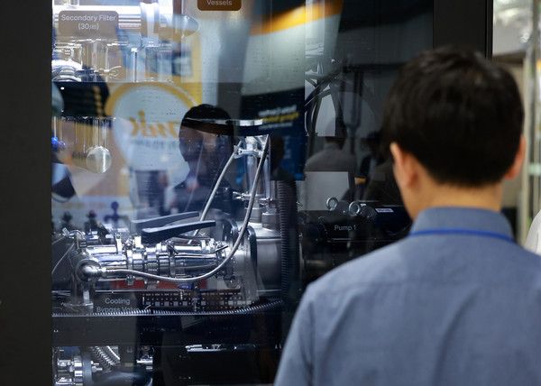 ▲ 지난달 13일 오후 서울 서초구 aT센터에서 열린 2025 데이터센터 코리아 LG전자 부스에 냉각수 분배 장치(CDU)가 전시되어 있다. 사진=뉴시스