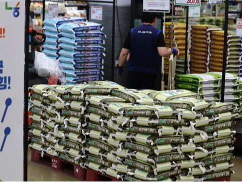 ▲ 서울 서초구 농협 하나로마트 양재점에서 쌀이 판매되고 있다. 사진=뉴시스