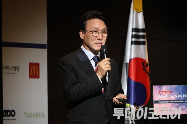 ▲ 22일 김민석 국무총리가 서울 콘래드호텔에서 열린 주한미국상공회의소(암참) 세미나에서 기조연설을 하고 있다. 사진=진민석 기자