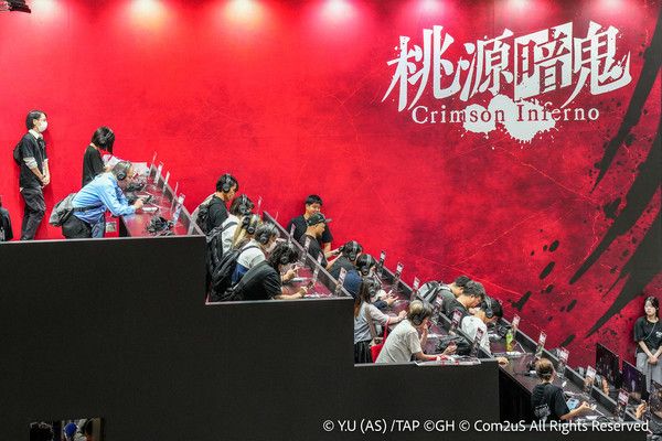 ▲ TGS 관람객들이 ‘도원암귀 Crimson Inferno(크림슨 인페르노)’를 체험하고 있다. 사진=컴투스