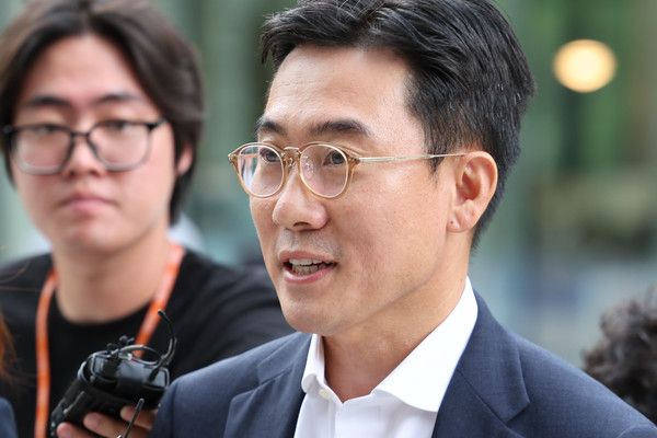 ▲ ‘김건희 집사 게이트' 의혹에 연루된 혐의를 받는 조영탁 IMS모빌리티 대표가 조사를 받기 위해 지난달 20일 서울 종로구 김건희 특검팀 사무실로 출석하고 있다. 사진=뉴시스