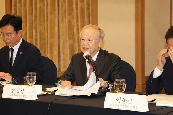 ▲ 손경식 한국경영자총협회 회장이 3일 서울 중구 한국프레스센터에서 열린 ‘주요 기업 CHO(인사노무 담당 임원) 간담회’에서 발언하고 있다. 사진=한국경영자총협회