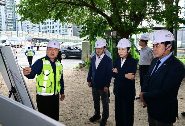 ▲ 5일 최호정 서울시의회 의장이 일반도로화 및 친환경공간 조성 공사 중인 오목교 교차로 공사 현장을 방문해 출근길 교통 상황 등을 점검했다. 사진=서울시의회