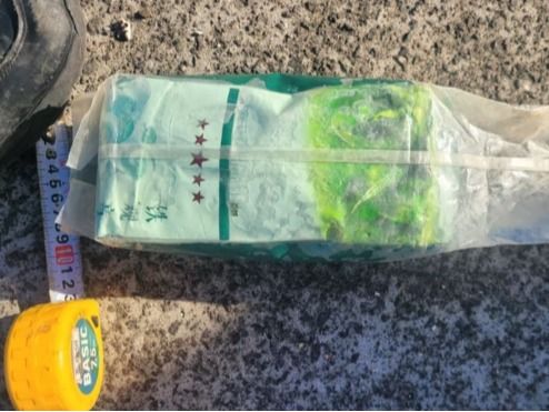 ▲ 지난해 11월11일 제주시 구좌읍 월정리 해변에서 발견된 초록색 우롱차(茶) 봉지로 포장된 약 1㎏의 마약류. 사진=제주지방해양경찰청