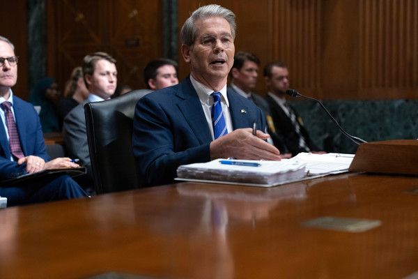 ▲ 스콧 베선트 미 재무장관이 지난해 6월12일 워싱턴 국회의사당에서 도널드 트럼프 대통령의 2026 회계연도 예산안 요구와 세제 개혁안을 검토하기 위해 상원 재무위원회 청문회에서 증언하고 있다. 사진=뉴시스