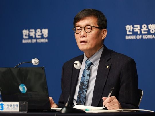 ▲ 이창용 한국은행 총재가 15일 서울 중구 한은 컨퍼런스홀에서 진행된 통화정책방향 기자간담회에서 질문에 답변하고 있다. 사진=한국은행