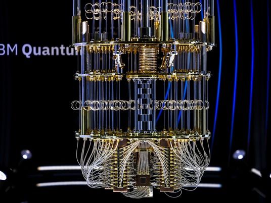 ▲ 경기 고양시 킨텍스에서 열린 2024 퀀텀코리아에서 IBM의 양자컴퓨터 ‘퀀텀’이 전시되어 있다. 사진=뉴시스