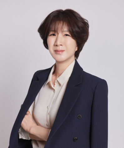 ▲ 신성통상 김지희 부사장. 2008년 입사 이후 신성통상에서 상품기획 경력을 쌓았으며, 2016년 탑텐 상품기획에 합류해 롱패딩, 온에어, 에어테크 등을 개발했다. 사진=신성통상