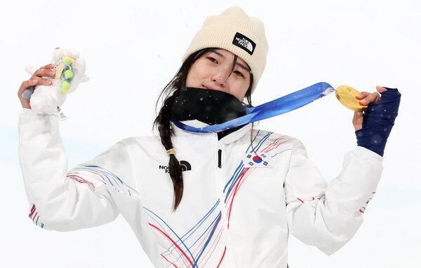 ▲ 2026 밀라노·코르티나담페초 동계올림픽에서 하프파이프 금메달을 딴 최가온 사진=뉴시스