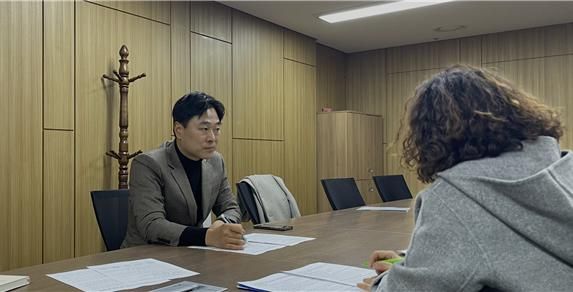 ▲ 이종배 서울시의회 마약 퇴치 예방 교육 특별위원장은 지난 13일 시 마약대응팀 및 외식업위생팀으로부터 ‘마약류 상호·상품명 사용 문화개선’ 추진 현황을 보고받았다. 사진=서울시의회