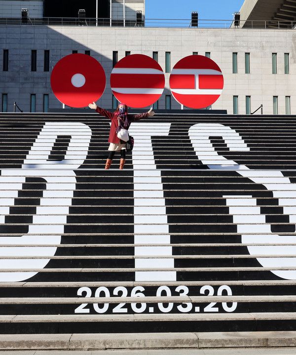 ▲ 서울 종로구 세종문화회관 계단에 방탄소년단(BTS)의 정규 5집의 로고, 발매 일자, 팀명을 이용한 래핑이 되어 있다. 사진=뉴시스