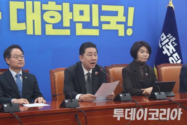 ▲ 김병기 전 더불어민주당 원내대표가 지난해 12월 국회 원내대책회의에서 발언하고 있다. 사진=투데이코리아
