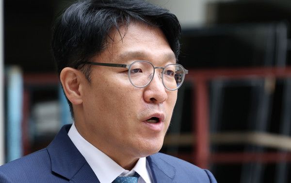 ▲ 정치자금법 위반과 청탁금지법 위반 혐의를 받는 김상민 전 부장검사가 지난해 9월 서울 서초구 서울중앙지법에서 열린 구속 전 피의자 심문(영장실질심사)에 출석하며 발언하고 있다. 사진=뉴시스