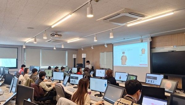 ▲ 세종대 미래교육원이 툰스퀘어와 협력해 ‘AI 웹툰 전문가 과정’을 진행하고 있다. 사진=세종대