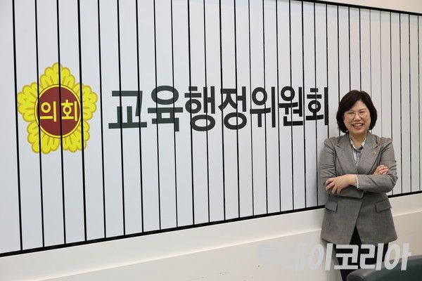 ▲ 이애형 경기도의회 교육행정위원장이 최근 경기 수원시 도의회에서 투데이코리아와 인터뷰를 진행하고 있다. 사진=이기봉 기자