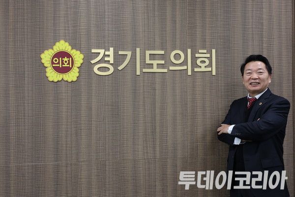 ▲ 방성환 경기도의회 농정해양위원장이 10일 경기도의회에서 투데이코리아와 인터뷰를 진행하고 있다. 사진=김시온 기자