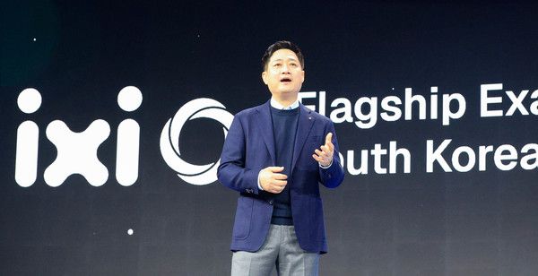 ▲ 2일(현지시간) 스페인 바르셀로나에서 열리고 있는 MWC26 개막일 기조 연설에 나선 홍범식 LG유플러스 CEO의 모습. 사진=LG유플러스