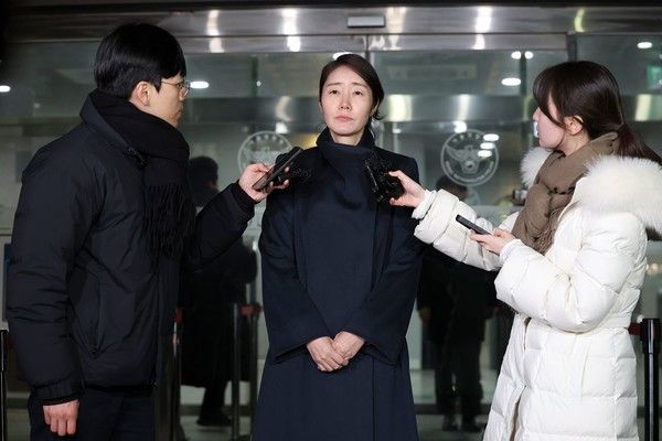 ▲ 공천헌금 1억원 수수 의혹을 받고 있는 강선우 무소속 의원이 21일 오전 서울 마포구 서울경찰청 공공범죄수사대에 조사를 마치고 밖으로 나서며 취재진의 질문에 답하고 있다. 사진=뉴시스