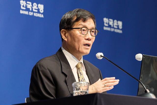 ▲ 이창용 총재가 10일 서울 중구 한국은행 컨퍼런스홀에서 열린 통화정책방향 기자간담회에서 질문에 답변하고 있다. 사진=한국은행