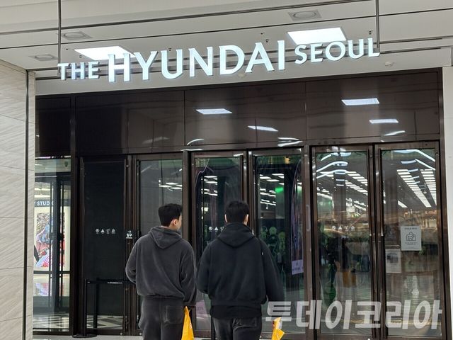 ▲ 더현대 서울에 입장하고 있는 시민들. 사진=투데이코리아