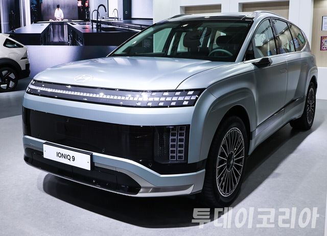 ▲ 서울 삼성동 코엑스에서 열린 ‘EV 트렌드 코리아’ 전시회에 마련된 현대 부스에 IONIQ9가 전시되어 있다. 사진=투데이코리아